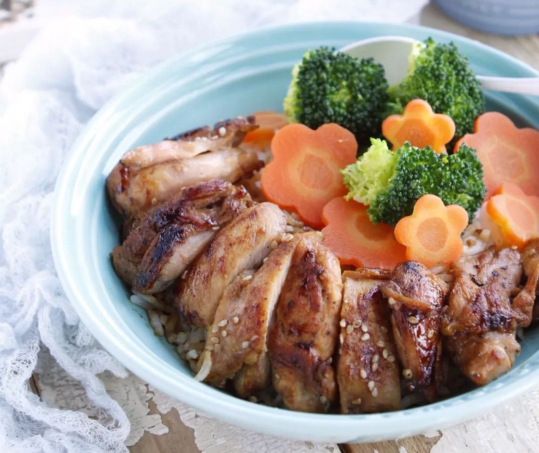 你喜欢吃照烧鸡饭吗?只需5块钱成本,调好蜜汁,味道很棒!