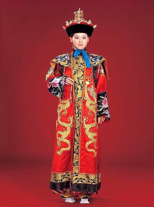 古代礼服大盘点:唐朝艳丽宋代素雅,但这个朝代的服饰最惊艳!