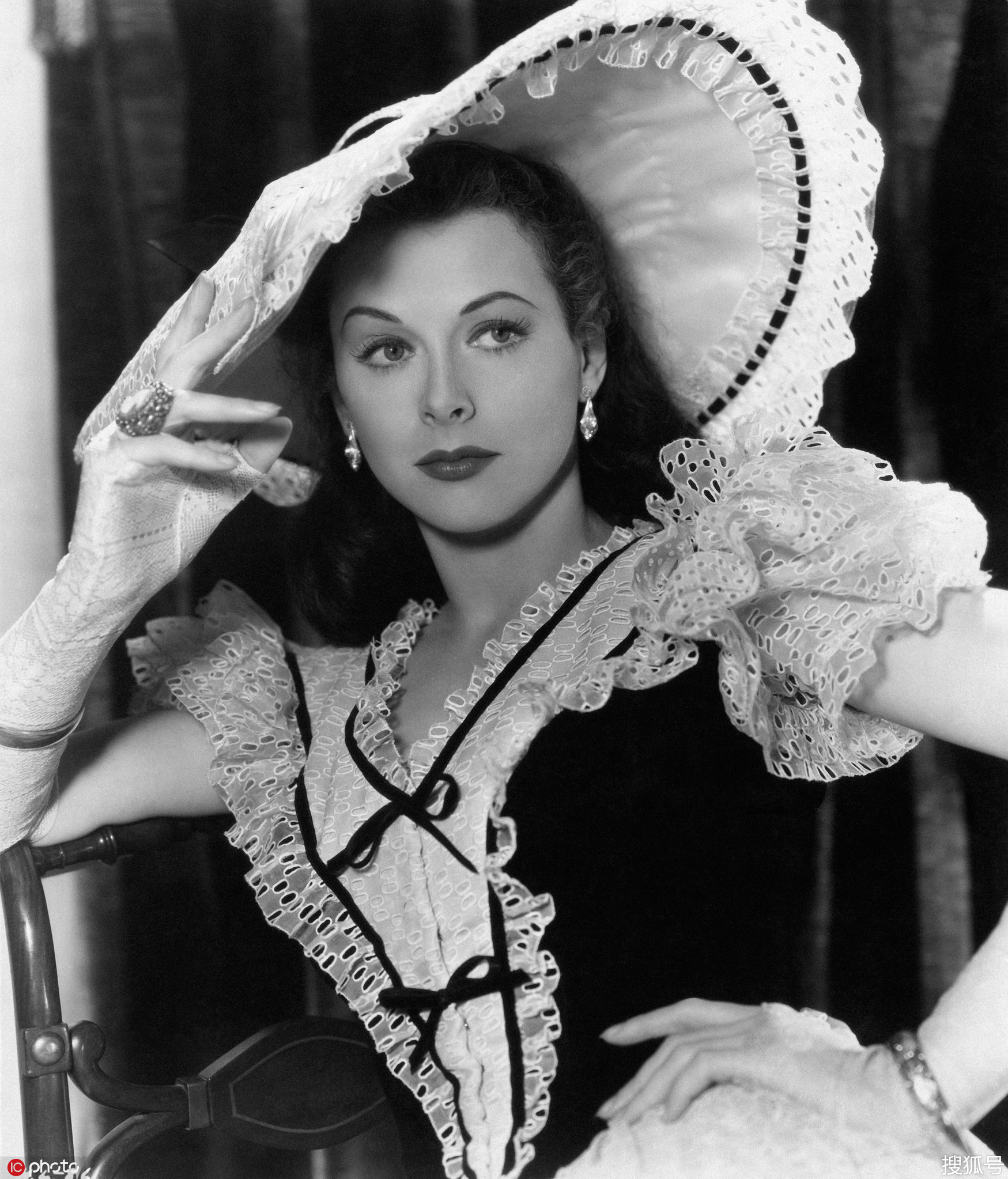 玩手机却不知谁发明了WiFi?她还是好莱坞最美