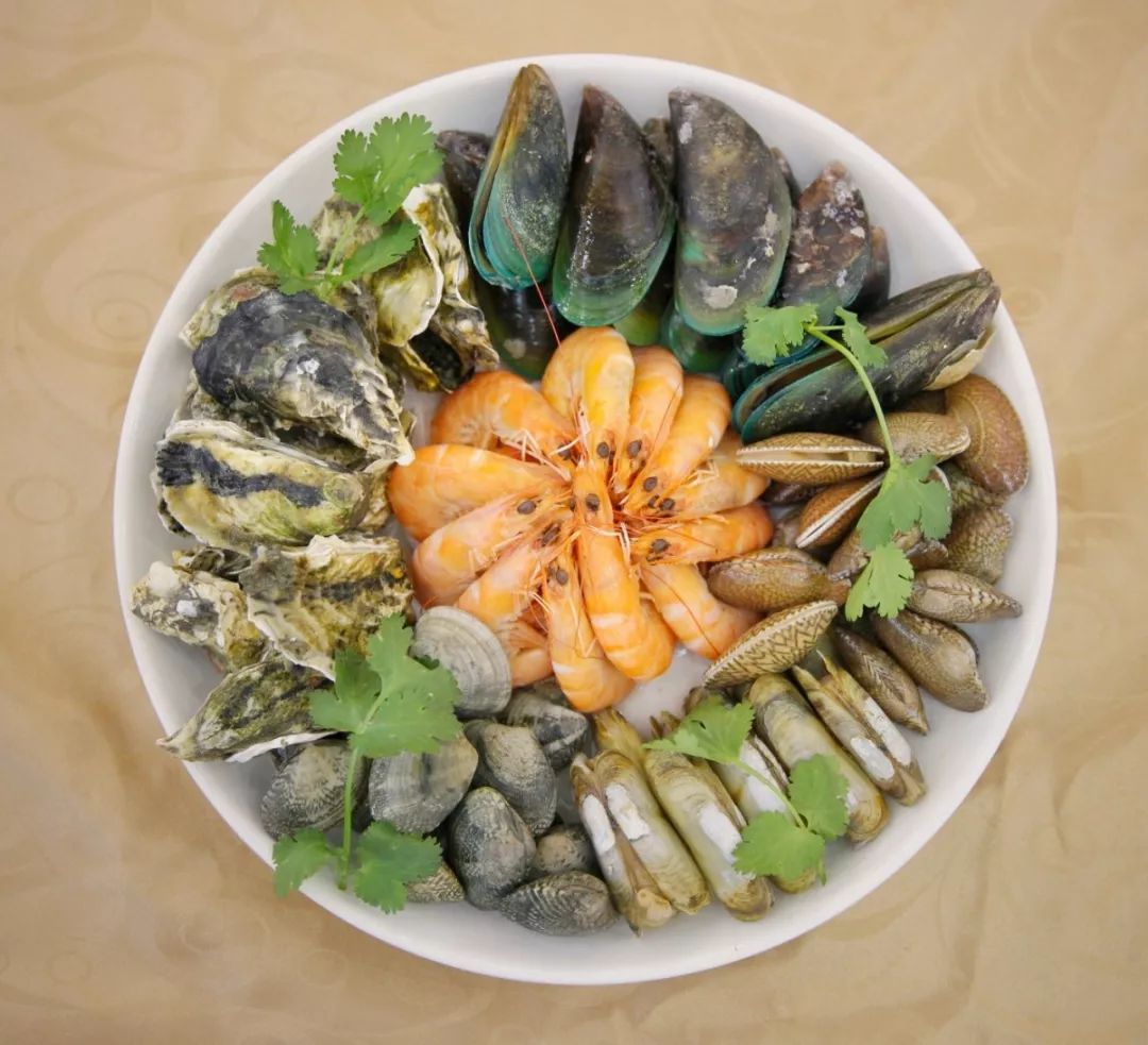 贝类海鲜清蒸,不加任何调味品,就这样一盆直接蒸,新鲜看得见!