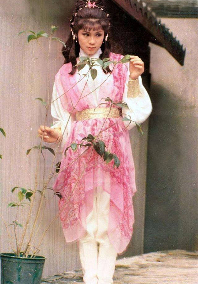 在她离世多年后,有媒体采访杨盼盼,询问她对翁美玲的印象,杨盼盼当时