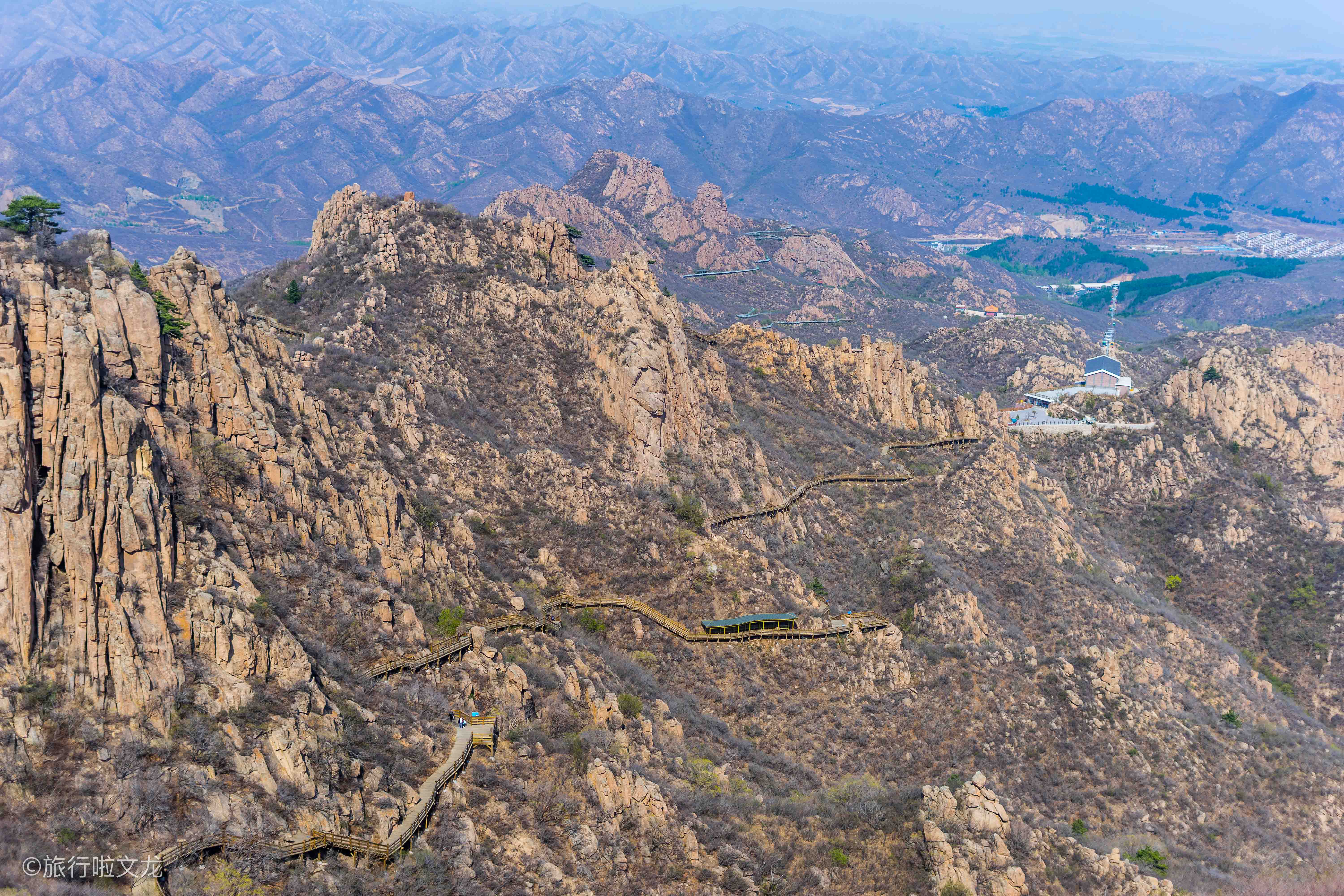 鞍部山脊山谷山峰图片