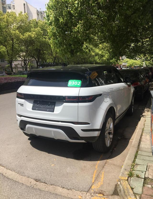 国产2019款路虎揽胜极光亮相街头好似小号星脉定价合适又要火