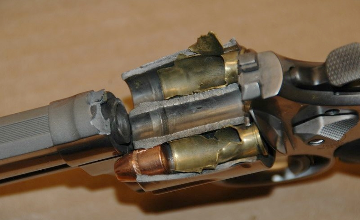 枪炮炸膛事故合集,每一次开火都是生离死别