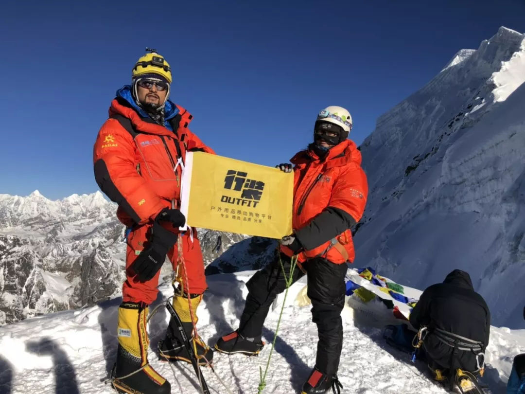 凯途高山,合作伙伴行装,凯乐石手拉旗在萝布切顶峰4月20日d15lobuche