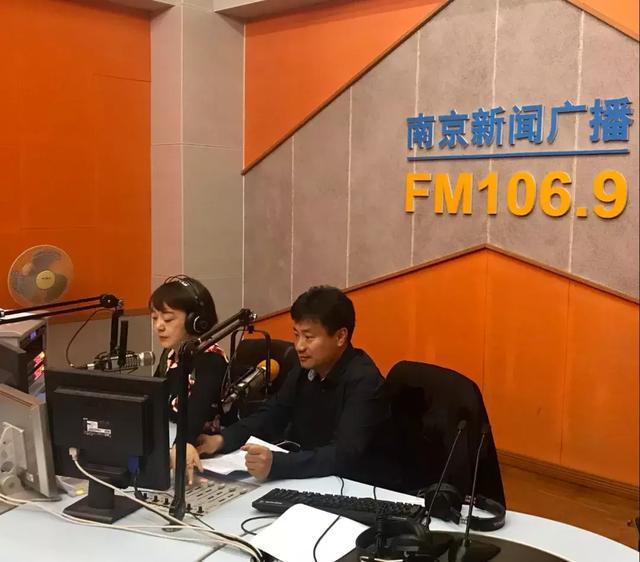 江苏省中国画学会副会长兼秘书长翟优走进直播间做客南京新闻广播对话