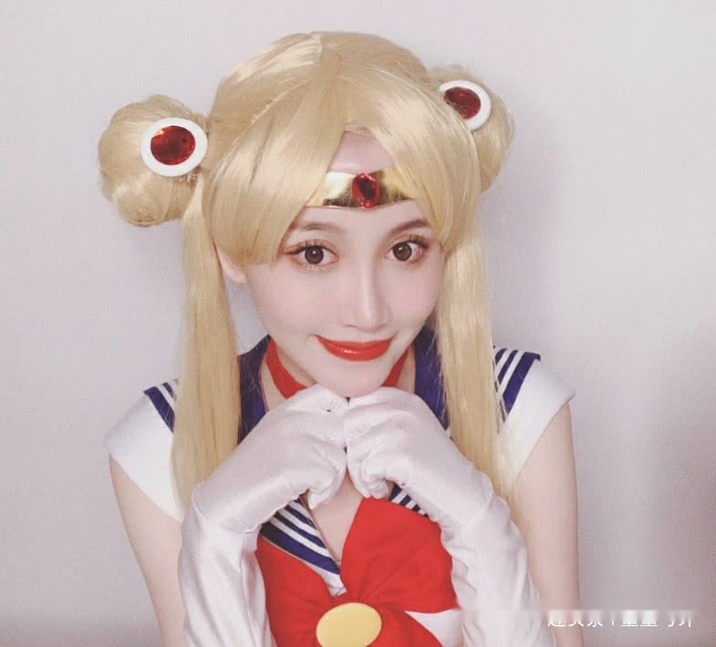 卢本伟女友uu妹cos美少女战士,看到最后,网友:有钱就是好