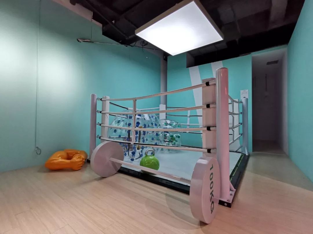 e展览不可思议减压馆摔碗找茬宣泄到嗨