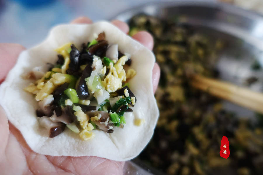 家人最爱吃的是香菇鸡蛋油菜馅的饺子,您平日的最爱是什么馅料