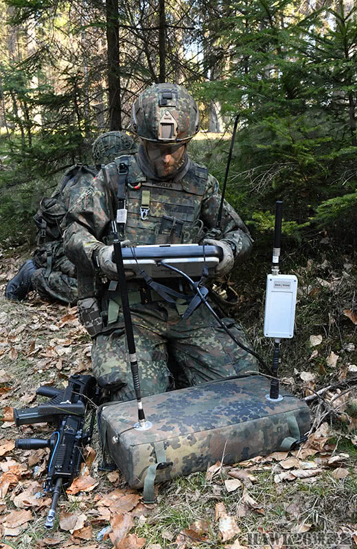 原创德军机械化步兵营实战演习 未来武器装备真要变成这样?