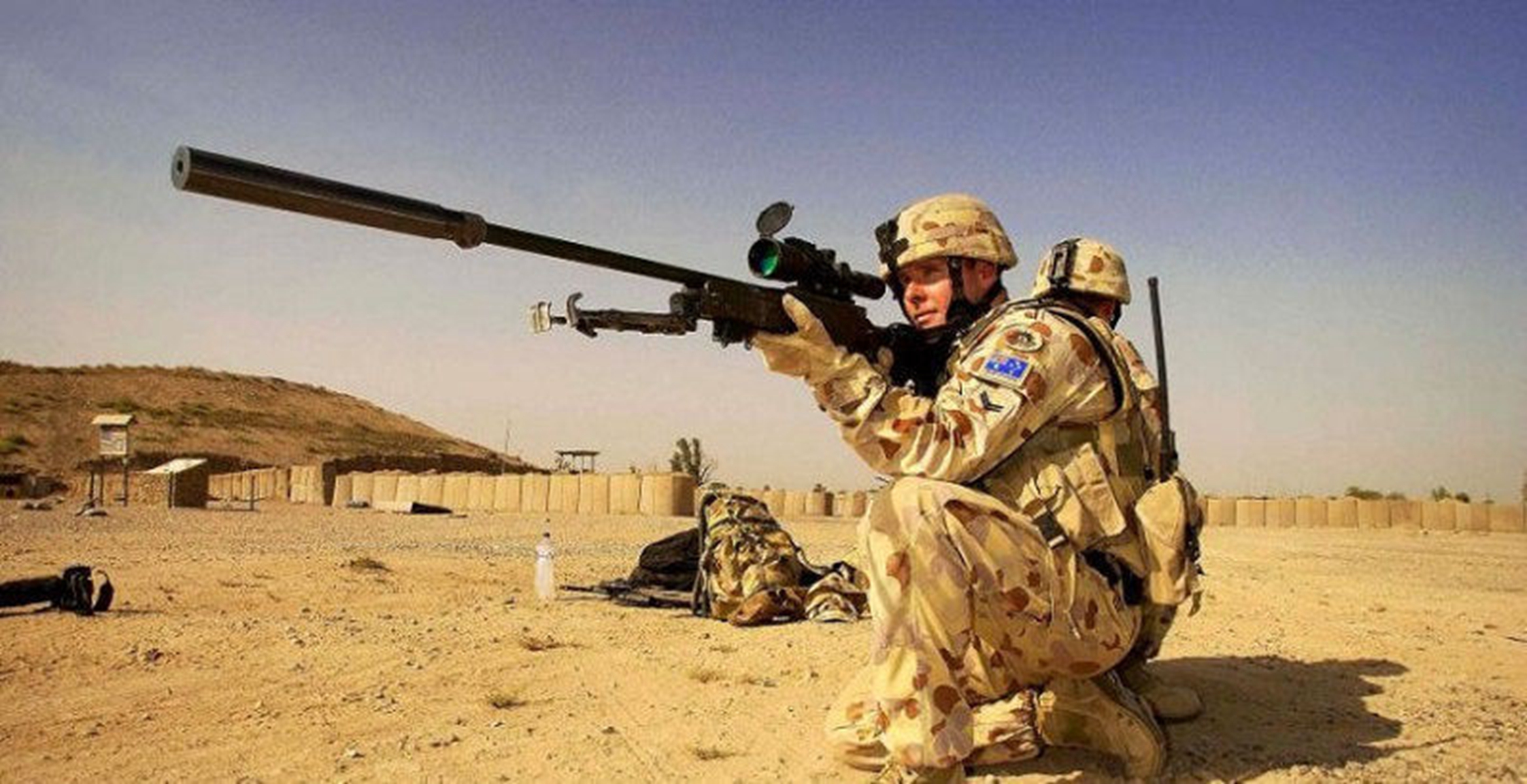 美军世界狙击手之王是如何因为一个小失误,败在了中国的狙王之手?