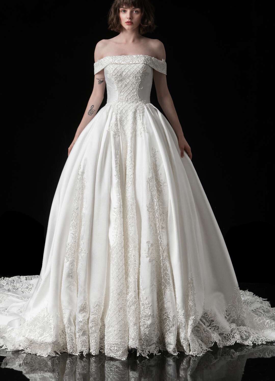 骨感纤细的新娘如何选婚纱,德国sunvary来教你