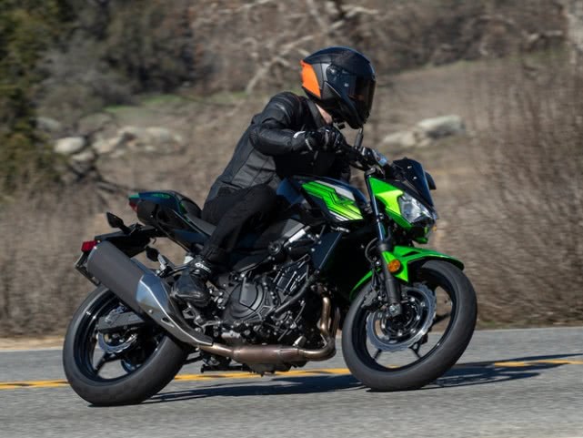 剑指ktm duke390,2019款川崎z400外媒测评