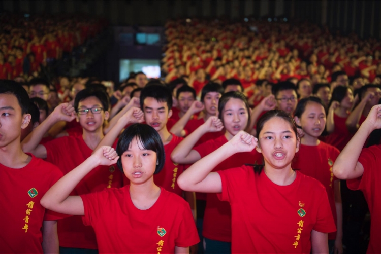 广东实验中学举行青年礼,学生家长互换家书,满满五页纸让人落泪