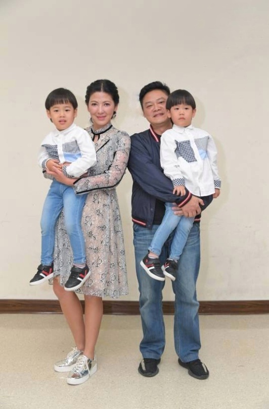 陈明真音乐会首次献唱新作《感谢妈妈的爱》弘扬伟大母爱_季忠平