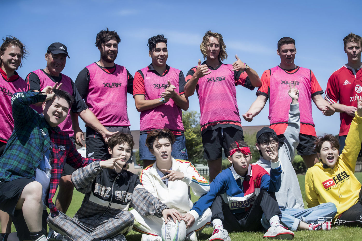 [消息]《青春的花路》朱正廷吐露腰伤原因 费启鸣直呼"好心疼"