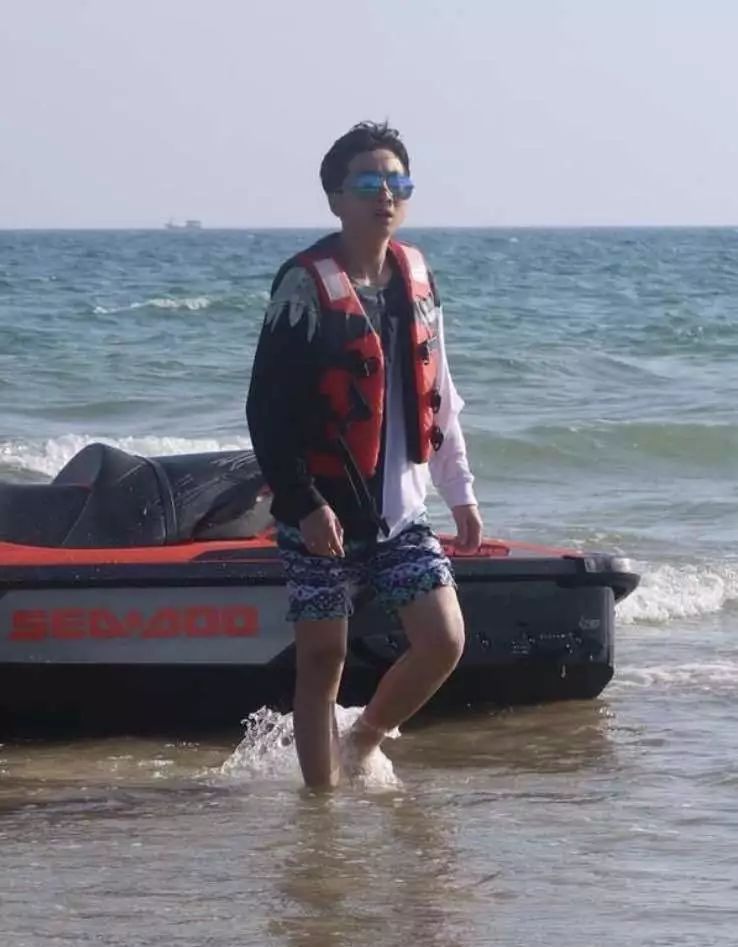 热烈祝贺我校2016届李佳泽同学被伦敦国王学院南安普顿大学录取!