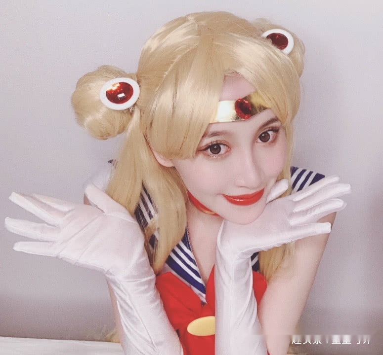 卢本伟女友uu妹cos美少女战士,看到最后,网友:有钱就是好