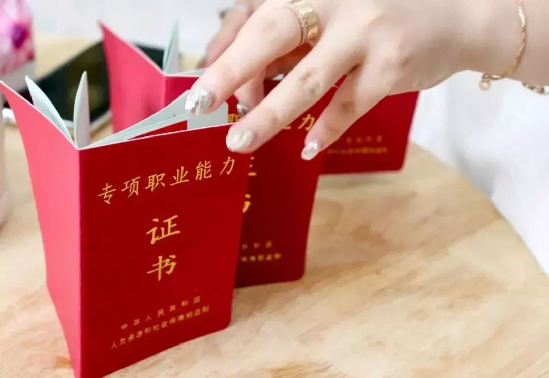 医执业医师团队组建,全部员工持健康证和国家产后康复师资格证上岗