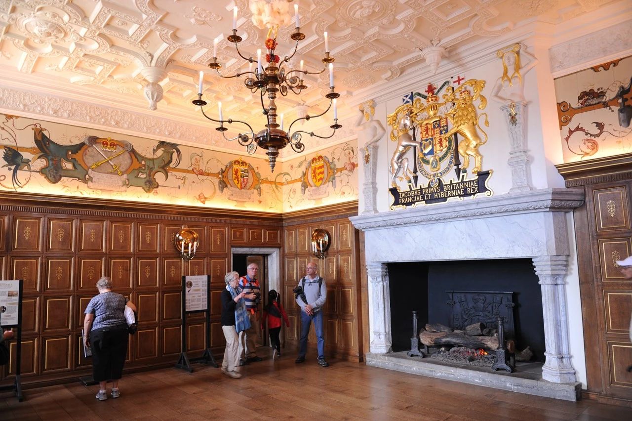 皇宫内部,玛丽女王在这座皇宫内生下了詹姆斯六世庆典大厅,建于1512年