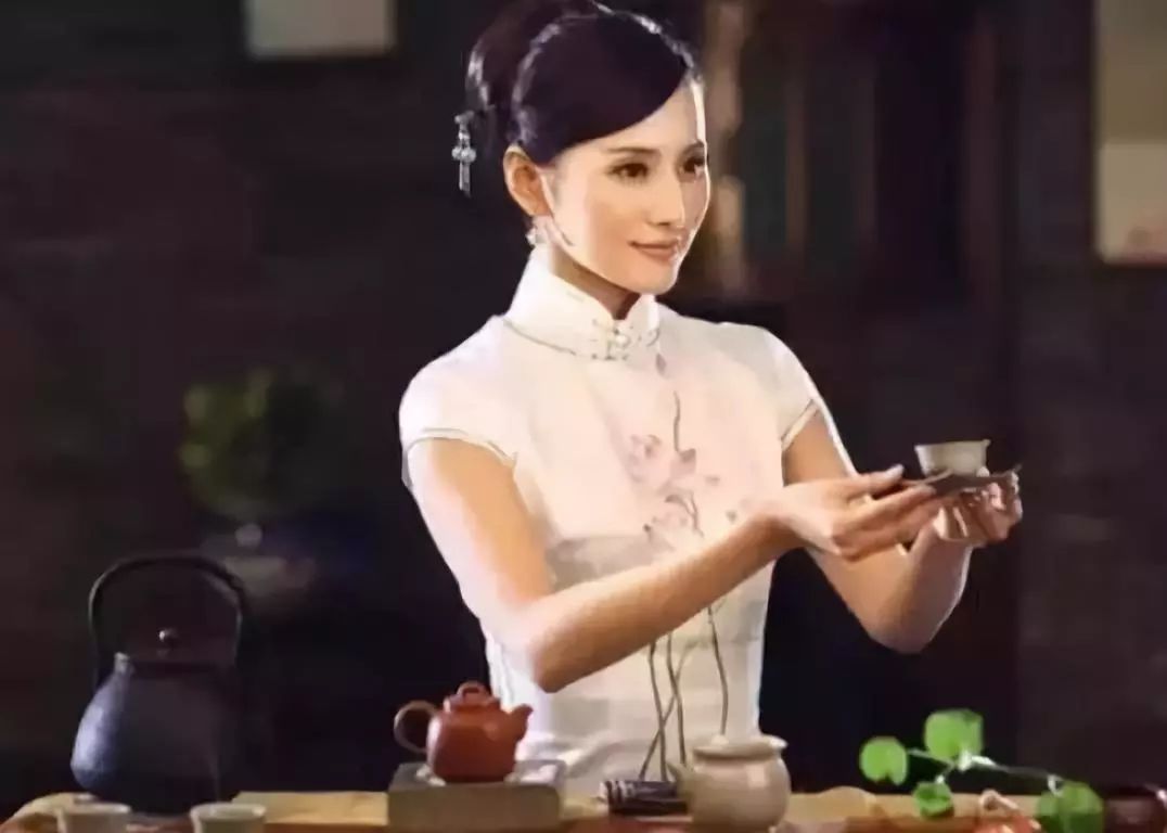 把杯子双手送到客人面前注意倒茶礼仪,以茶奉客的中国古代礼仪之本