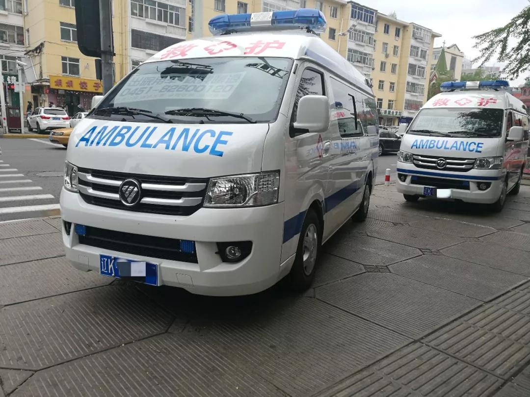哈尔滨医大一院门前的两台救护车竟是山寨的调查后真相大白