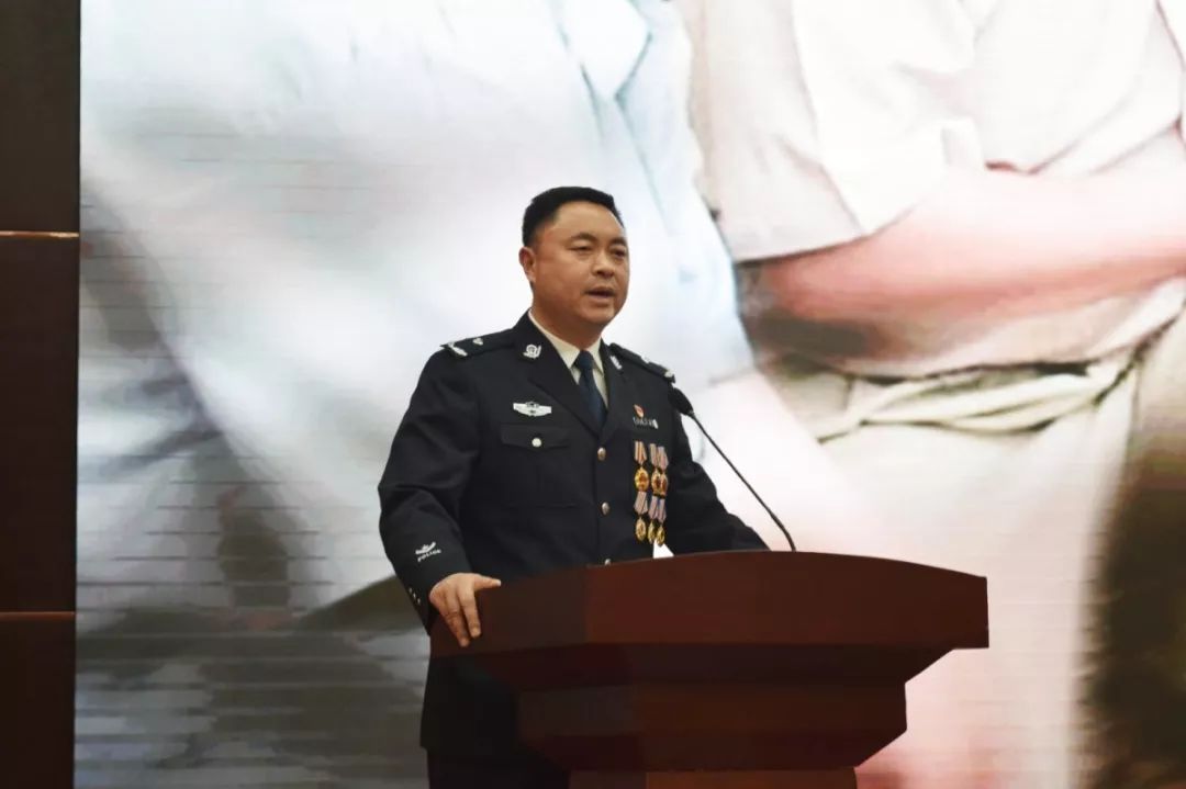 张保国先进事迹报告会:淬火丹心,走进公安一级英模!