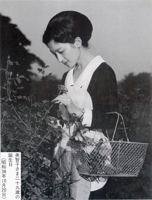 曼谷王朝的建立者拉玛一世曾被吞武里王朝的郑信大帝封为王子(义子)