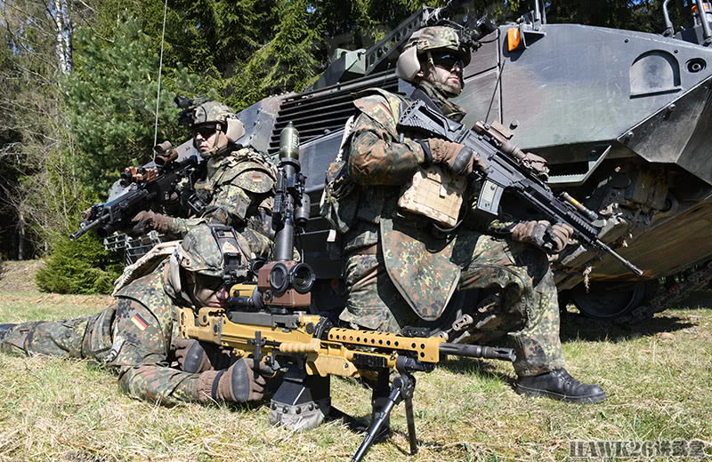 德军机械化步兵营实战演习 未来武器装备真要变成这样?