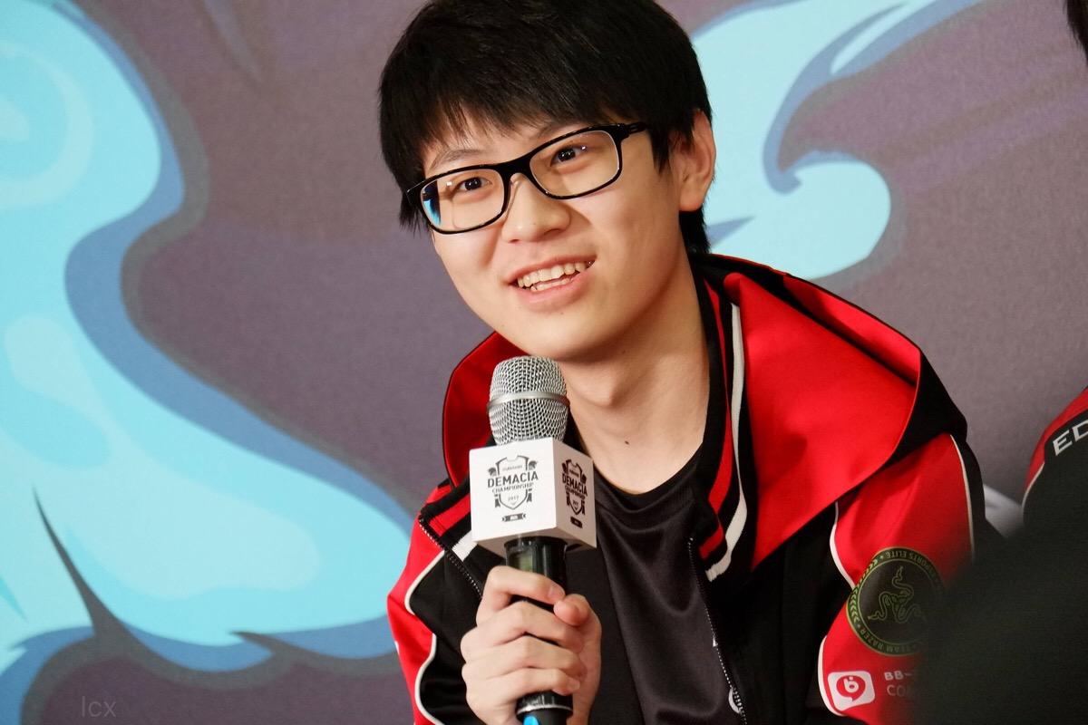 女友之前追妹控无果,就得找职业选手当男友?_meiko