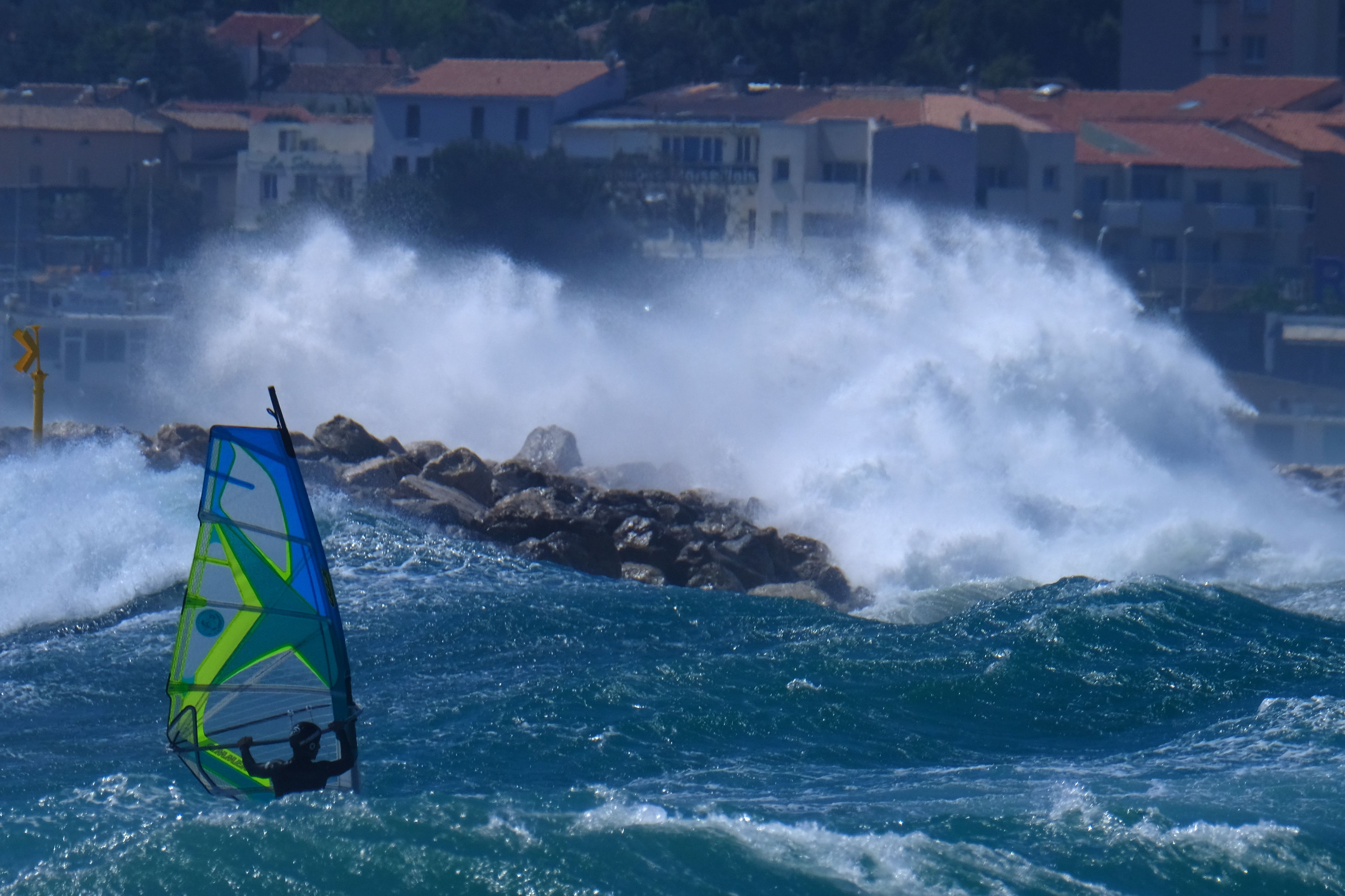 大风起兮浪飞扬