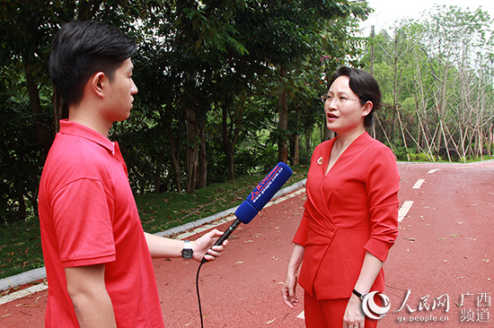 秀峰区委常委,宣传部部长,副区长谢静接受人民网专访  人民网南宁5月6