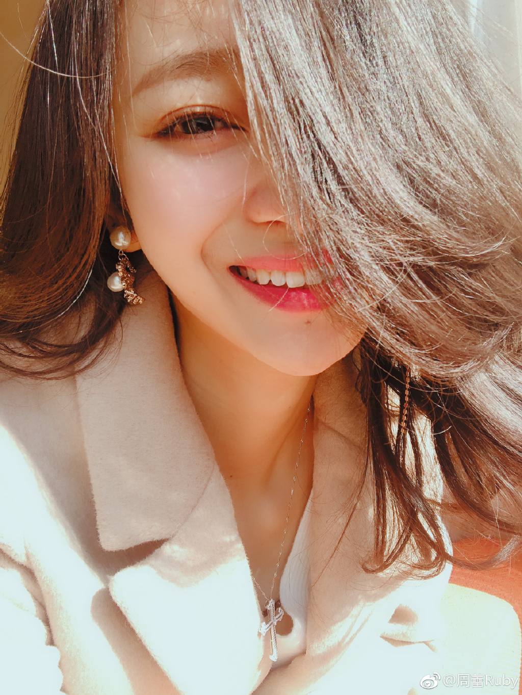 组图:王治郅妻子周蕾生活照 靓丽主持人笑容灿烂