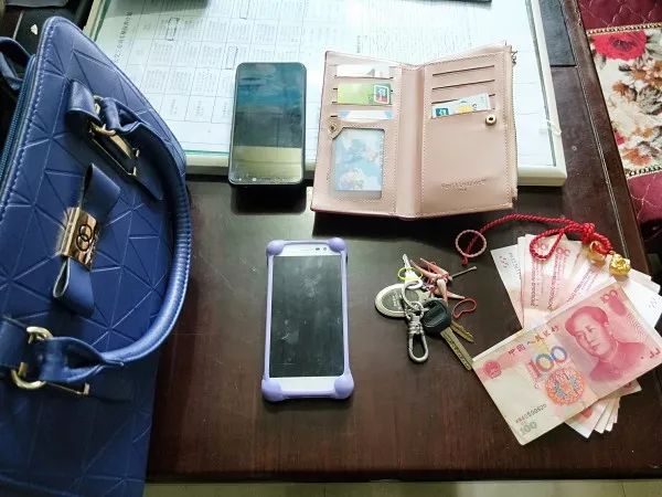 日行一善公交卫士找回万余元现金及手机