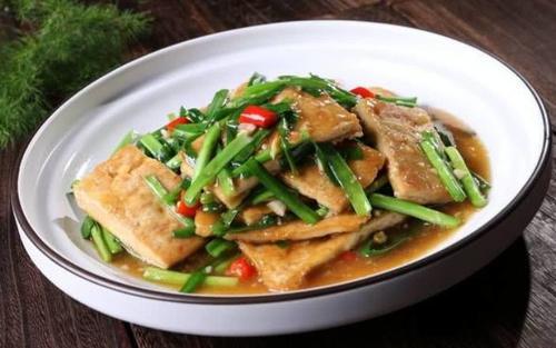 第一道:韭菜煎豆腐