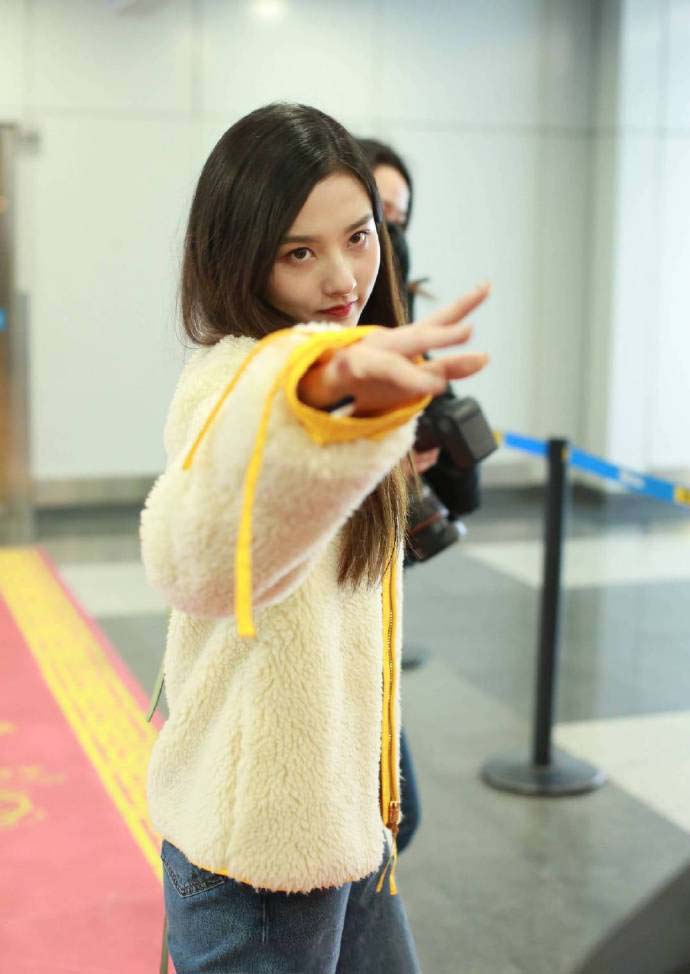 城市中金属色与未来感诠释了dior的灵感作品_祖儿