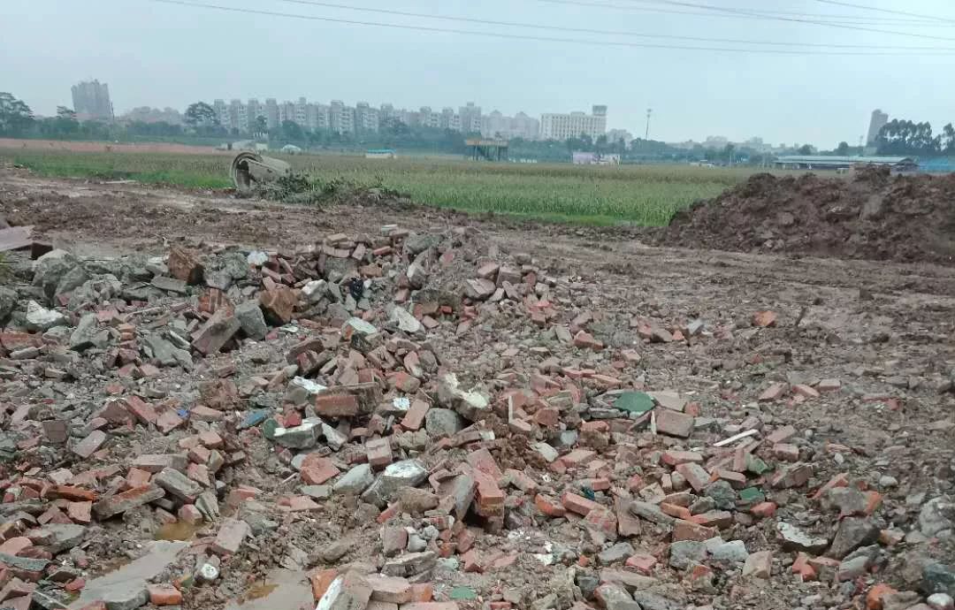 光天化日,有人在横沥公然倾倒建筑废料?真相是.