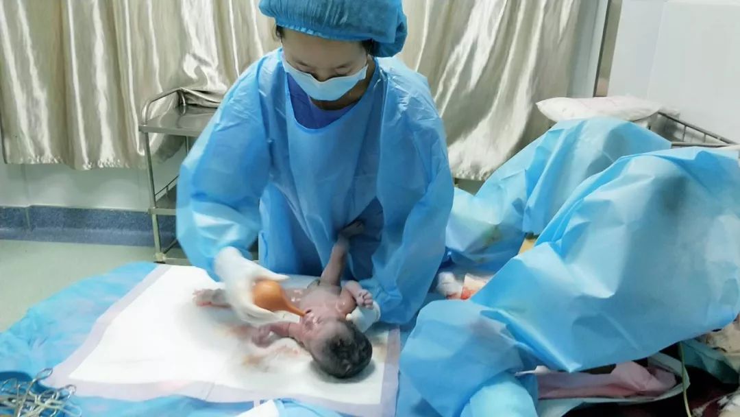 满意!助产士"笑逐颜开"-第1张图片-宝杰网