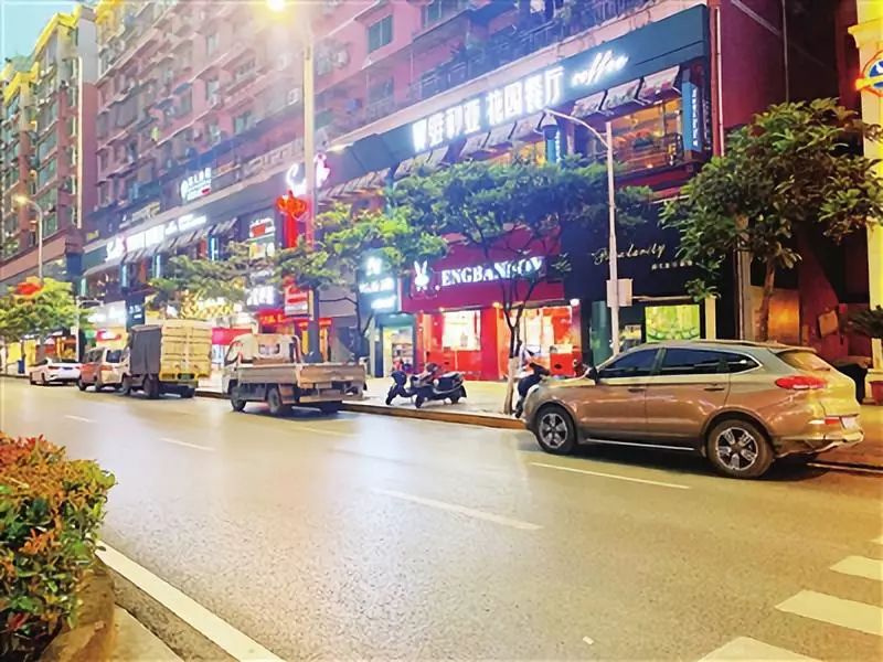 一到晚上澳门路变停车场