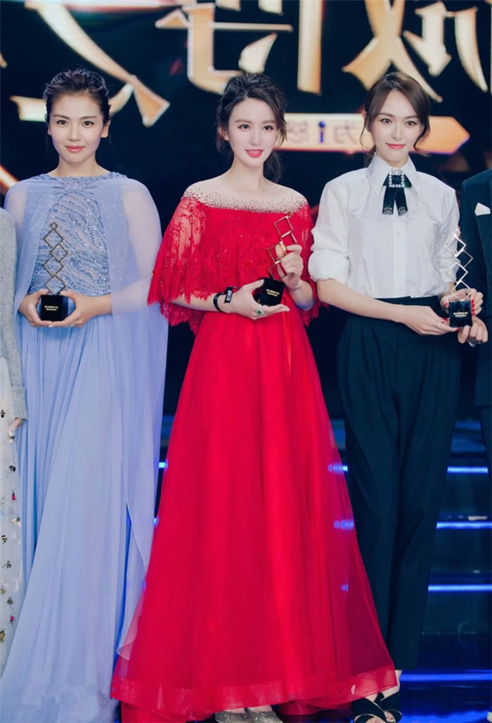 原创想要一亮相就惊艳全场?试试小红裙,看李沁刘亦菲穿就很心动了