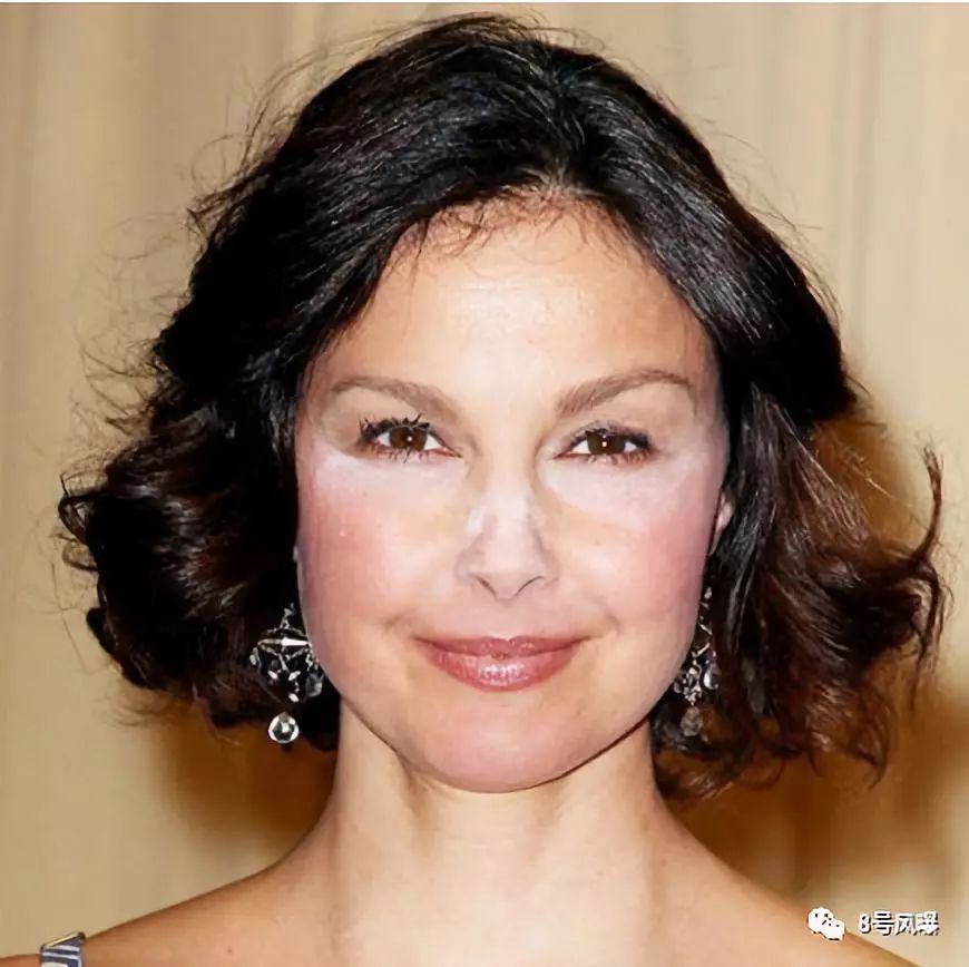 当秦岚遇到了港媒镜头白月光愣是被拍成了白癜风