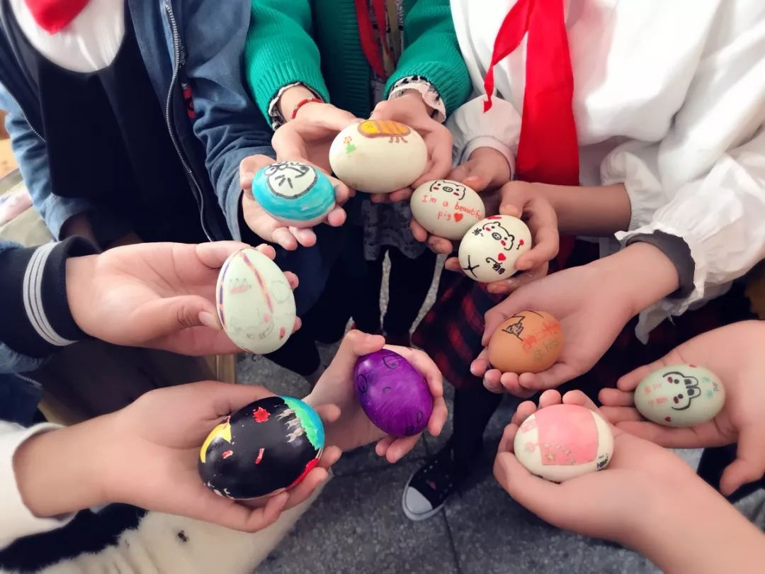 新时代文明实践桂林小学民俗立夏日绘蛋斗蛋乐
