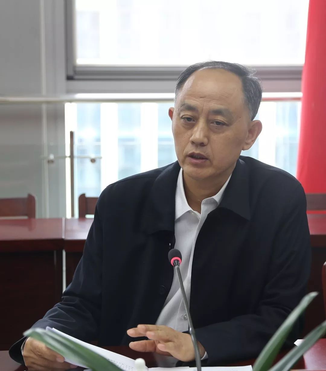 刘华主持召开市人大常委会中心组学习会暨主任月度办公会