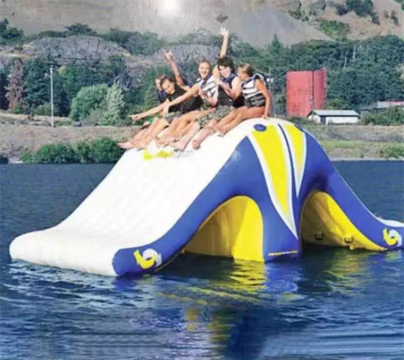 【产品内容】龙湾海上嘉年华畅玩套餐=海上滑梯 蹦蹦床 陀螺仪 冰山