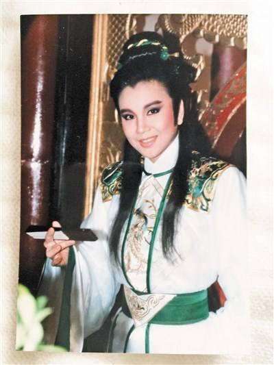 3岁被父亲卖掉,曾为救养母被迫嫁人,却遭家暴,如今不敢再嫁_李如麟