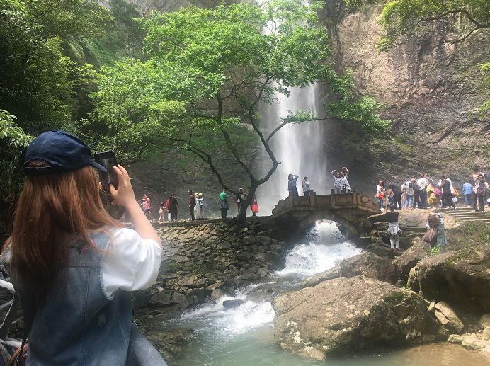 石门洞,千峡湖等老牌景区热度不减今年五一期间天气晴好,加上这次的