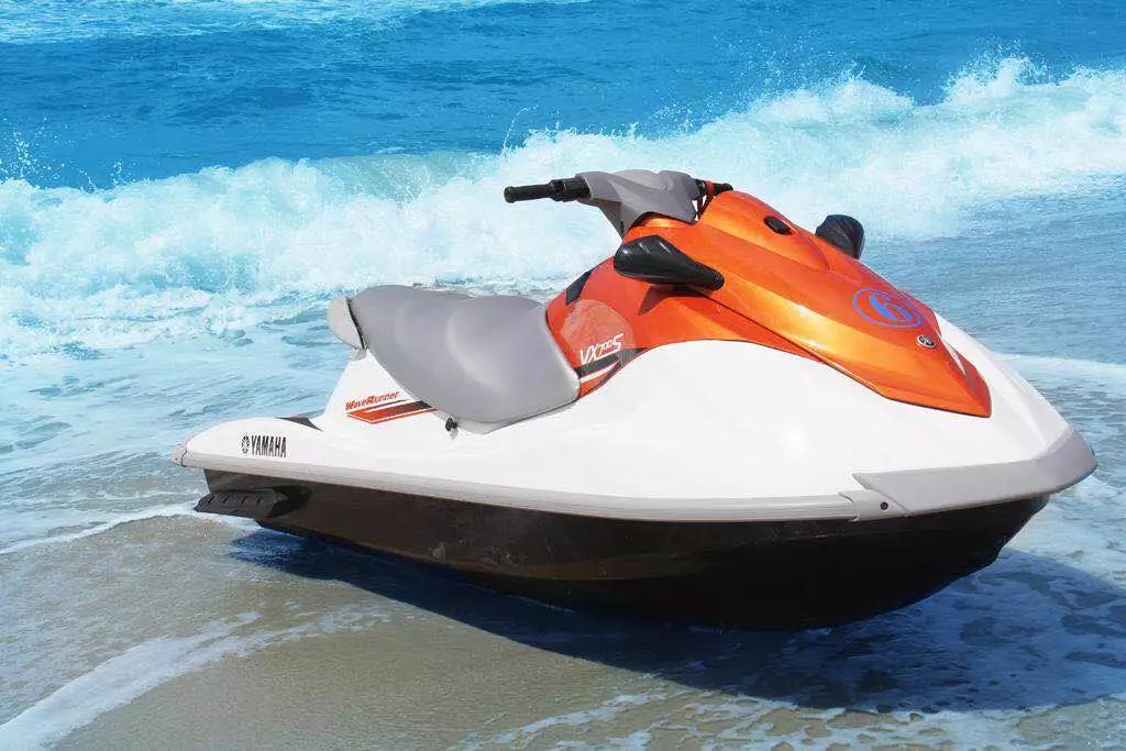 【产品内容】龙湾海上嘉年华畅玩套餐=海上滑梯 蹦蹦床 陀螺仪 冰山