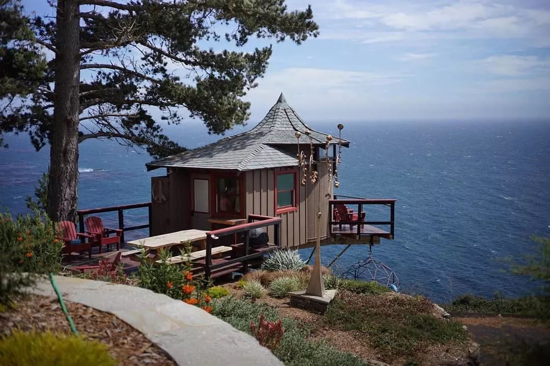 ①悬崖边的小屋② 浴缸外就是海湾位于德克萨斯州royse city,形如昆虫