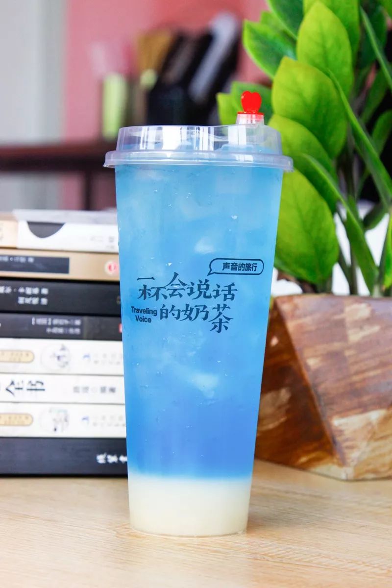 一整杯蓝柑物语从上往下一扫,小仙女们又多了夏日打卡新据点.