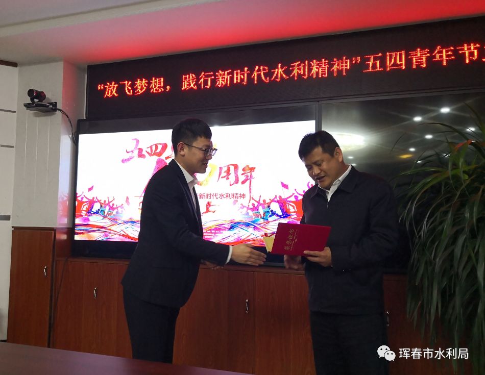 本次比赛由水利局班子成员担任评委团.